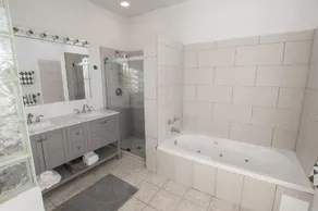 HUGE 1700 sqft 3bd West Loop Penthouse w/ Balcony - Image 3