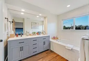 Updated 5 BR house w/ hot tub - 5 min walk to downtown! - Image 3