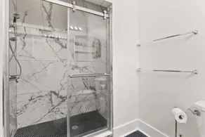 2BD In Heart of Mid CIty | 2 Blocks off Street Car - Image 3