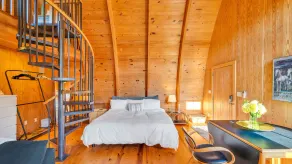 Artist Retreat with private pool in the Hamptons - Image 5