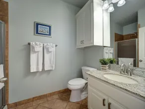 Golf Cart friendly Coastal Oasis! Spacious, Near Beach, Fishing, Shops & Pool! - Image 4