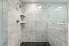 Elegant Downtown Retreat 5 Bedrooms & First Floor Primary Suite - Image 4