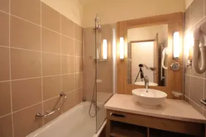 Modern furnished apartment with beautiful views at the slopes (ski-in ski-out) - Image 2
