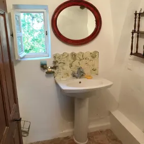 Maison ancienne de caractère avec terrasse dans hameau typiquement provençal - Image 2