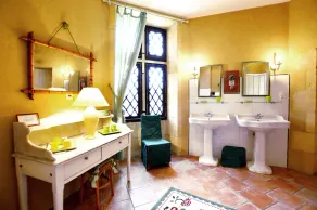 Castillo histórico, de 100 hectáreas, vista panorámica, piscina, 5 dormitori - Image 2