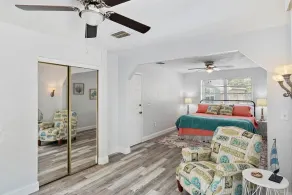 ★ cute 🏠! heated salt water pool! 6 miles to Madeira Beach ★ - Image 5