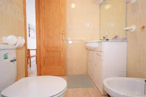 Gemütliche Wohnung im zweiten Stock mit großem Pool - Image 3