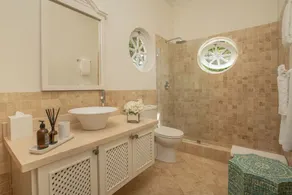 3 Bedroom Villa on West Coast Ridgefront - Image 3