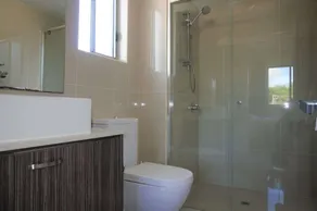 two bedroom apartment in Kingston - Image 4