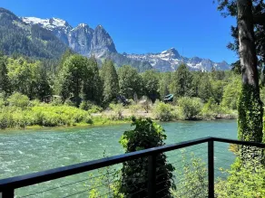 Small Timbers-riverfront log home, stunning view - Image 5