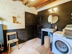 Charming farmhouse with enclosed garden and family activities - Image 4