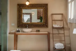 Vranas Residenza Signature Suites - Image 3