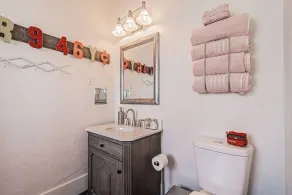 Artful Cake House Retreat | Trails & Park Nearby - Image 2