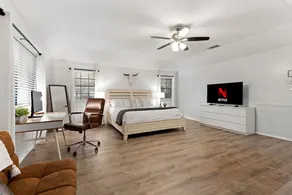 Timeless-Texas-Inn • Heated Pool Oasis • LUX Vibe - Image 5