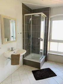 Vivendo em uma casa de campo (2 pessoas) - Image 3