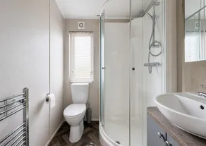 Beautiful 8 Berth Lodge For Hire At Kessingland Beach In Suffolk Ref 90012Td - Image 4