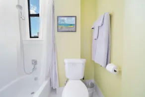 🏝Palm Beach Island Condo-Hotel, King Corner Studio Close to Beach 24/7 Desk🏖 - Image 3