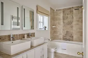 Flock Cottage -  a cottage that sleeps 8 guests  in 4 bedrooms - Image 4