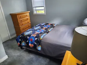 4Bedroom 1.5 Bath Great Lake Views Walk to town  State Bike Trail quiet area - Image 3