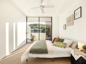 Mint New Stylish 3Beds Apt View/ Shops/Highway! - Image 4