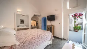 SantoriniParadise: TRADITIONAL STUDIO in the heart of OIA - Image 5