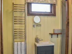 1 bedroom accommodation in Pocklington - Image 3