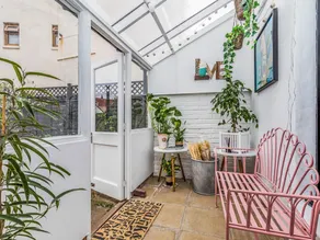 Delightful 2 Bed House a Stones Throw From Beach - Pass the Keys - Image 4