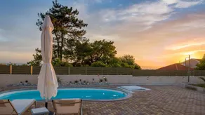 Arktos Sunset Villa - Image 4