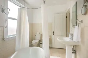 D-TOWN GETAWAY \"SPACIOUS+WIFI+AC+FAMILY+GATHERING\" - Image 5