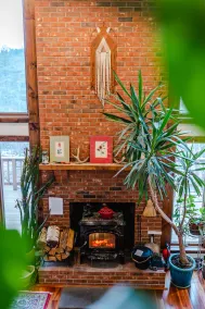 Sunny Chalet Nestled in the Woods of Ashfield - Image 2