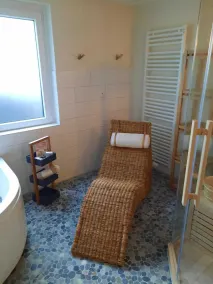 Former. Farmhouse with sauna/ whirlpool/ fireplace near the beach/ indoor playground - Image 5