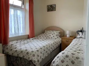 Charming  Bungalow  , much upgraded  Near a beach ,farm shop and steam railway - Image 3