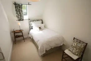 Luxurious cottage in 70 acres with private lake, fantastic views and walks - Image 4