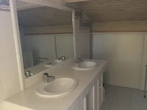 Vacker villa med trädgård och pool mellan hav och berg Titel - Image 3