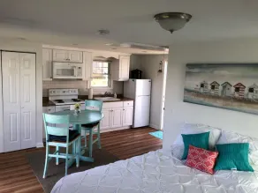 Cottage-Steps to the beach-See Block Island - Image 4