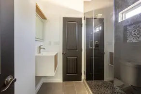 NEWLY Renovated- 2bed/1bath! - Image 4
