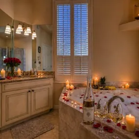 Beautiful four-bedroom, 4 bath house in Big Boulder Community that sleeps 12 with Lake Club Access - Image 2
