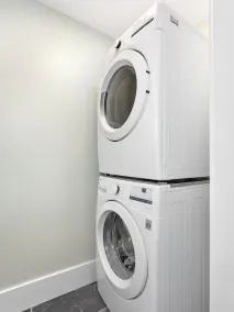 Spacious 1 Bedroom Apt! Pet friendly with Private fenced in back yard and deck! - Image 2