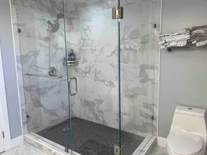 Luxury Spacious Studio in Woodside Plaza - Image 3