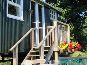 Lovely Shepherds hut in Treegoodwell Cornwall - Image 4