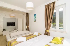 6 - Touch of infinity - Boutique Pine Tree Apartments - Image 4