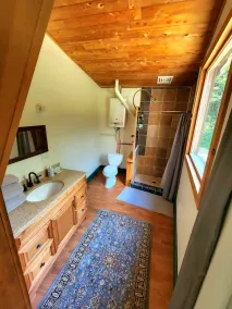 Cabin Retreat in Southern Vermont - Image 4