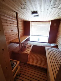 In der Ersten Etage Befindet Sich ein Großes Schlafzimmer mit Direktem Zugang zu - Image 2
