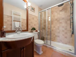 Family refuge in the center of Prades - Image 3
