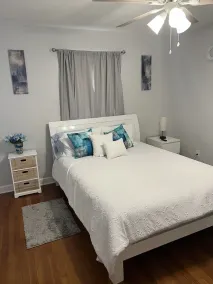 Perfect location 2 minutes to Kenwood Mall, 10 minutes to Downtown - Image 4