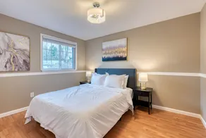Chic & Spacious 5 BR Stylish House! Prime Location, Free Parking, Fast Wi-fi - Image 5