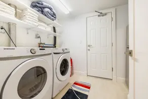 Modern 4BD/3BA w/Parking & deck & 29 min>NYC - Image 4