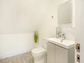 4 bedroom accommodation in Near Newport - Image 3