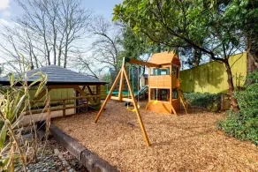 Ferienhaus mit Garten und Grill - Image 2