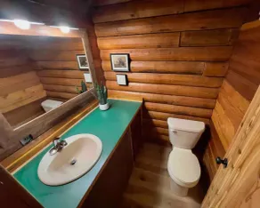 Riverfront Log Cabin in Roseburg’s Wine Country - Image 2